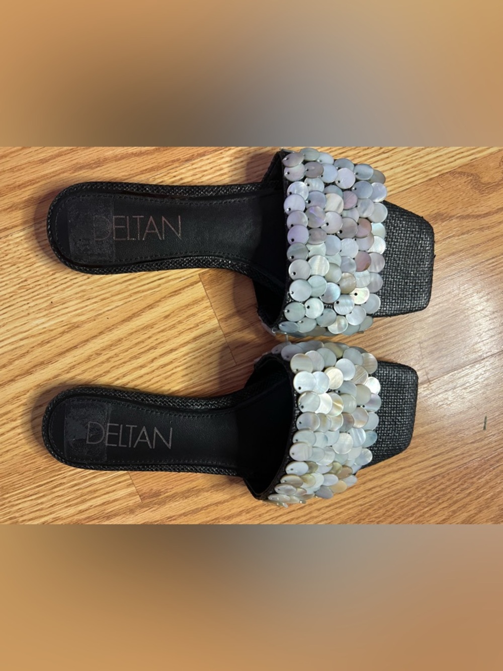 Deltan Flora Metallic Raffia Pearl Disc Flat Sandals in Black Size 6.5 - Picture 3 of 10